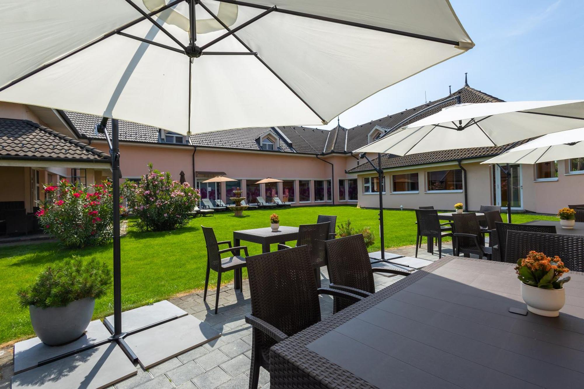 Spa & Wellness Hotel Orchidea Veľký Meder Exterior foto