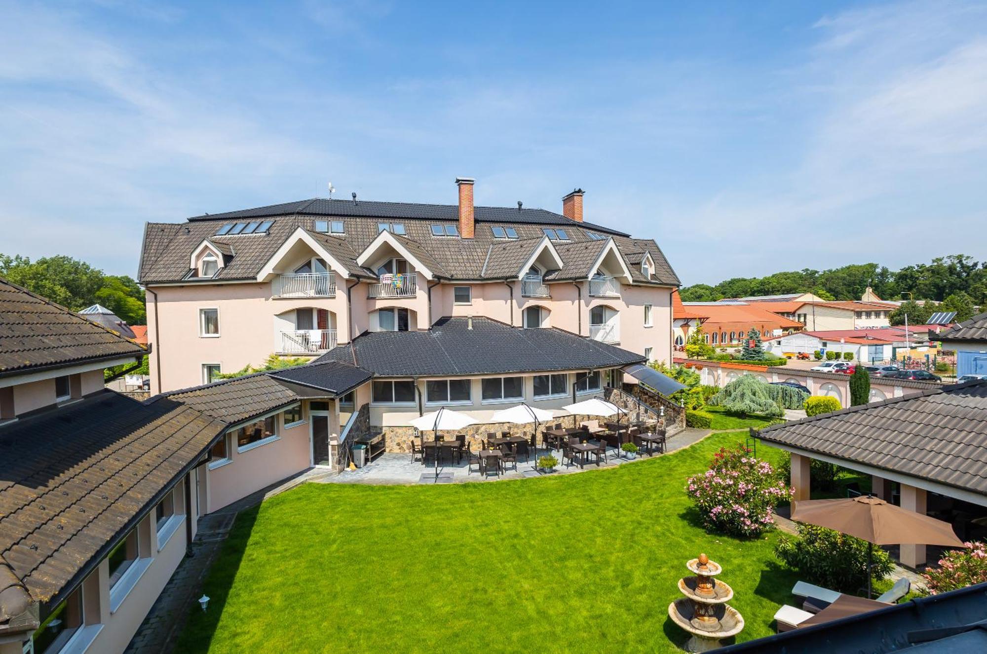 Spa & Wellness Hotel Orchidea Veľký Meder Exterior foto
