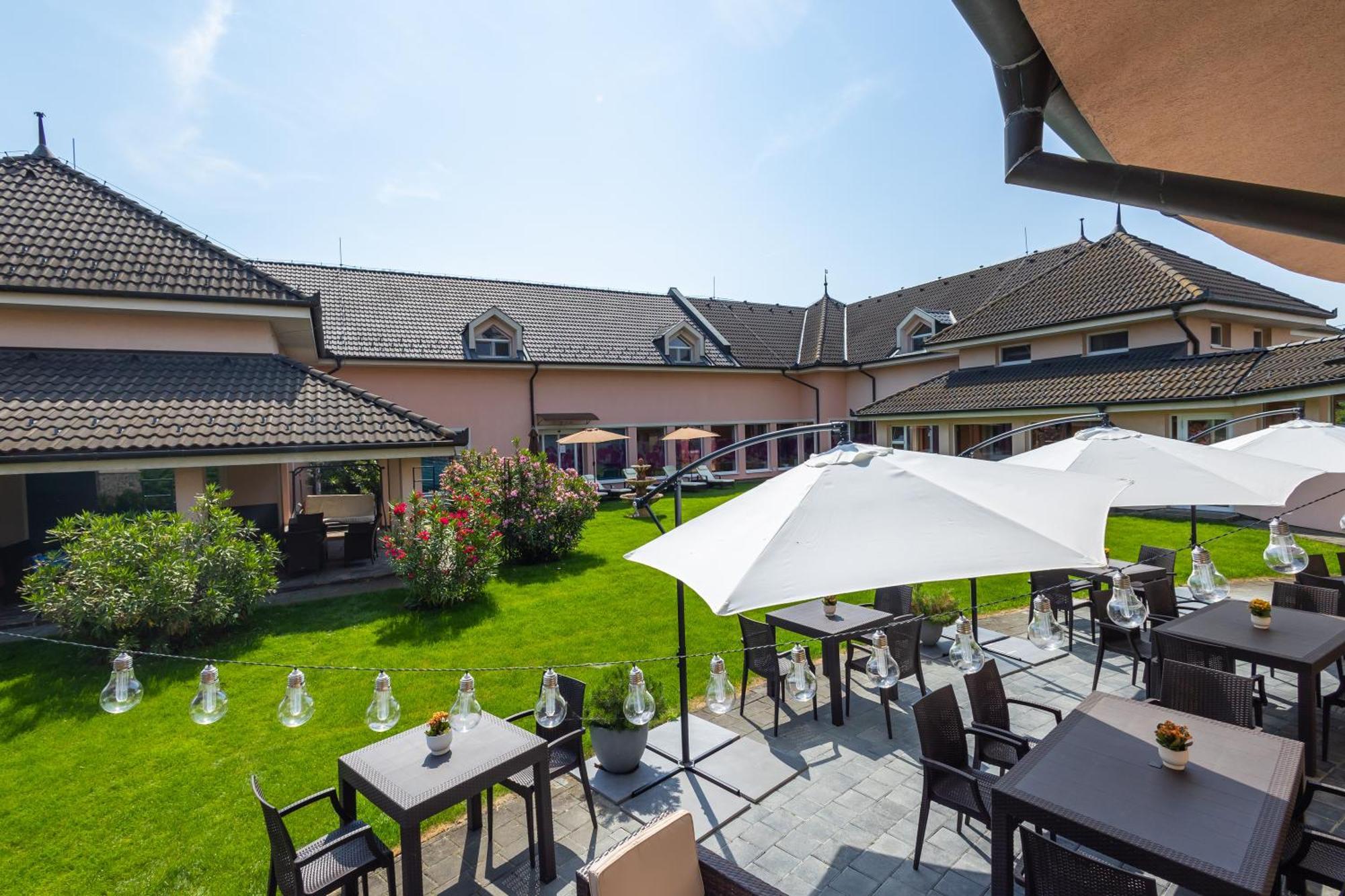 Spa & Wellness Hotel Orchidea Veľký Meder Exterior foto